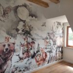 ściana z malowidłami zwierząt w pokoju po remoncie przez firmę budowlaną MM Bujak